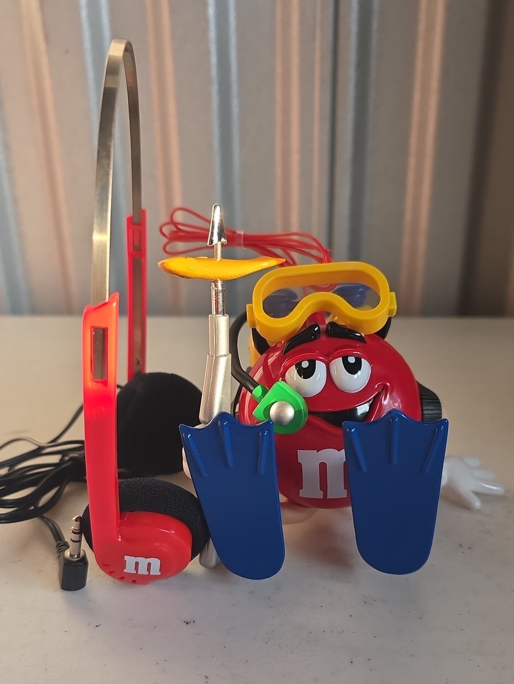 M&M'S Red Character Radio With Headphones